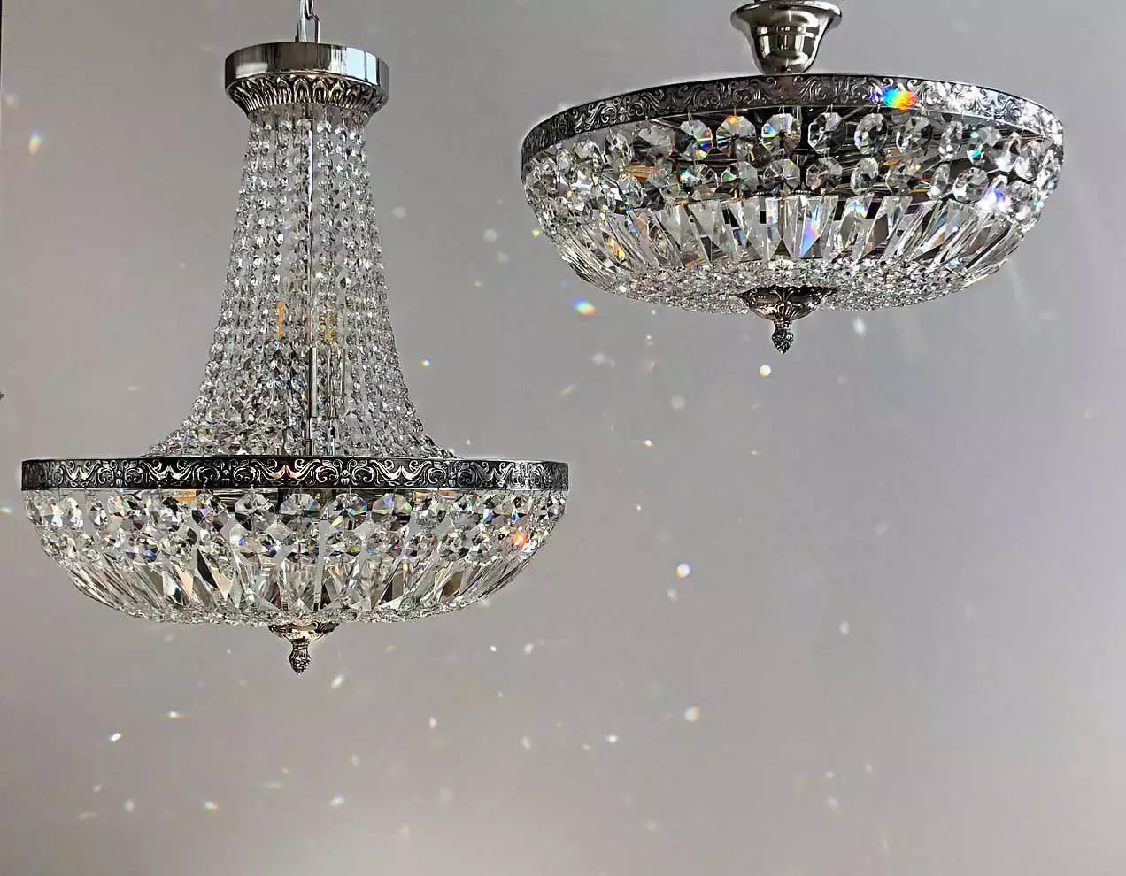 Eleganter Kristall-Korblüster in Antik Silber mit 8 Lichtern, Ø45cm, aus geschliffenen Kristallen für stilvolle Beleuchtung.