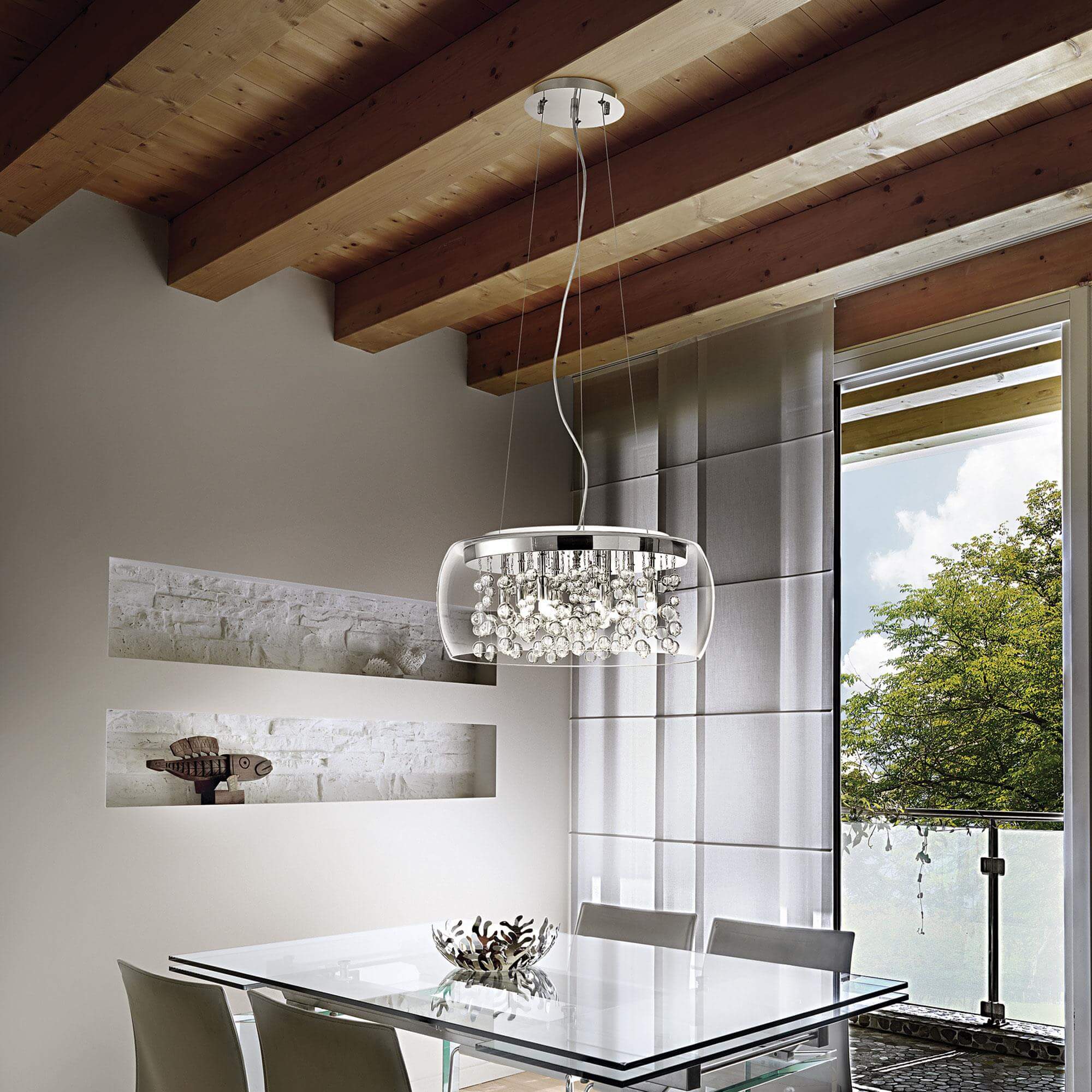 Modern dining room featuring Kristall Hängeleuchte AUDI-80 with transparent glass and crystal accents.