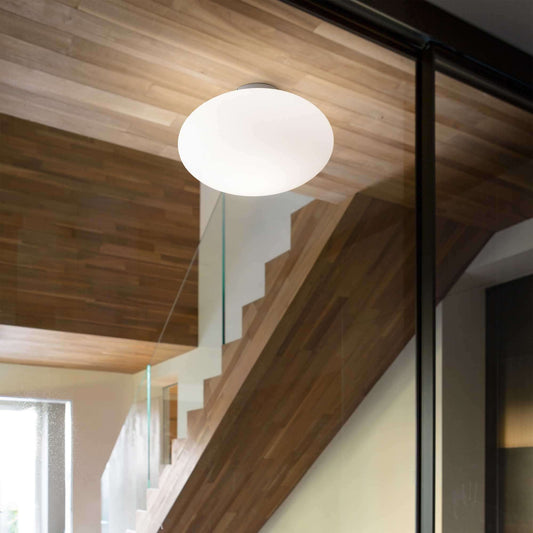 Ideallux Deckenleuchte CANDY 40cm in modern interior, white glass diffuser, dimmable lamp with metal frame, suitable for E27 socket.