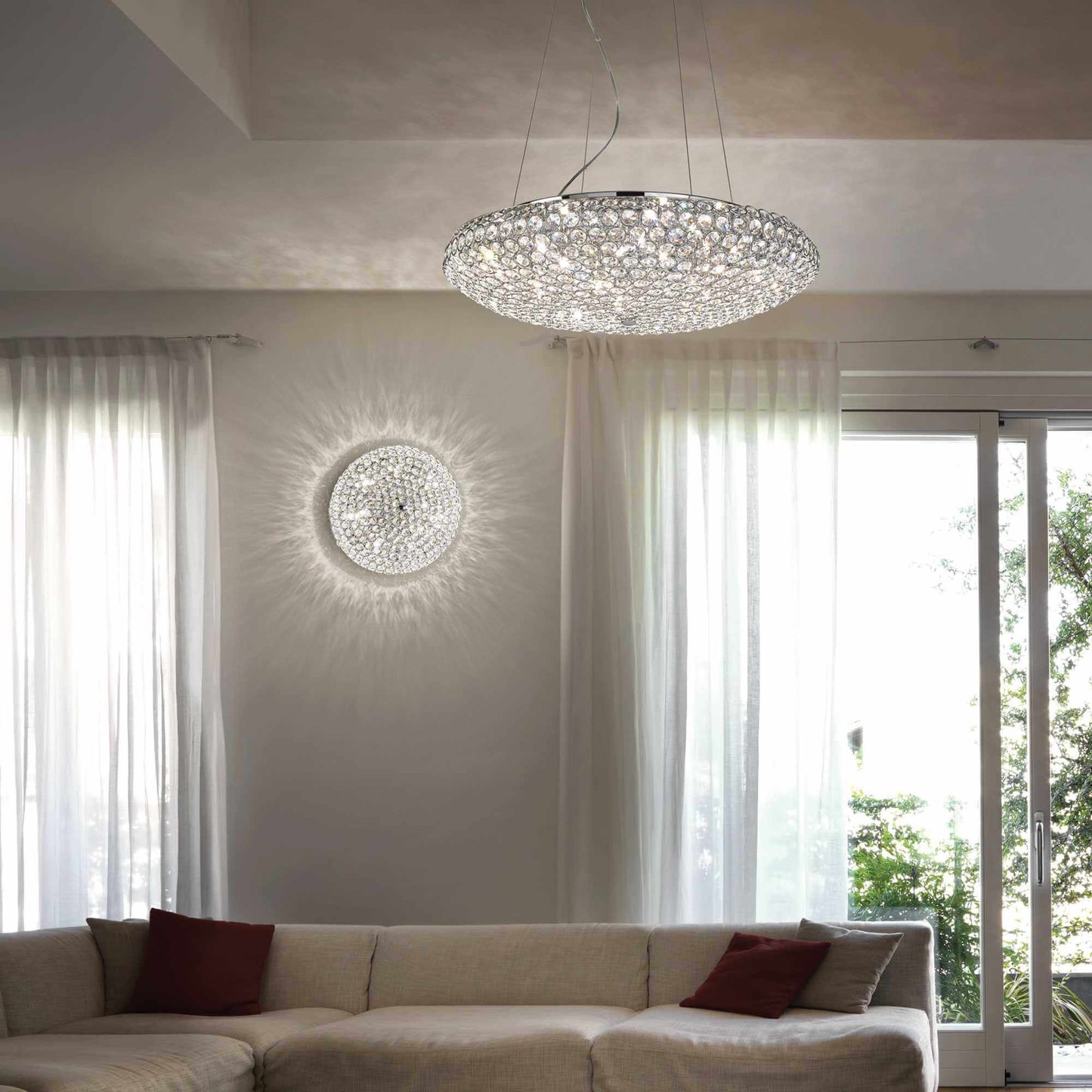 Elegantly lit room featuring the Ideal Lux King Ø65cm pendant light with sparkling crystals and adjustable height.