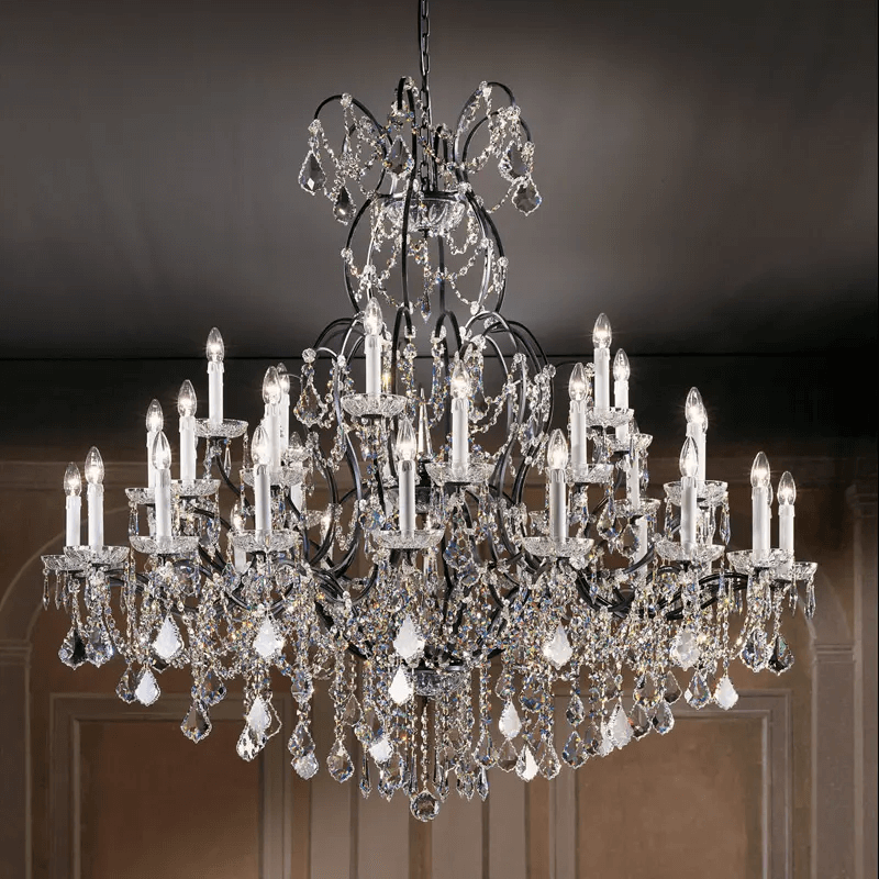 Kristall Kronleuchter Maria Theresia Ø140cm mit schwarzen antiken Metall und 32 Leuchten, funkelnde geschliffene Kristalle