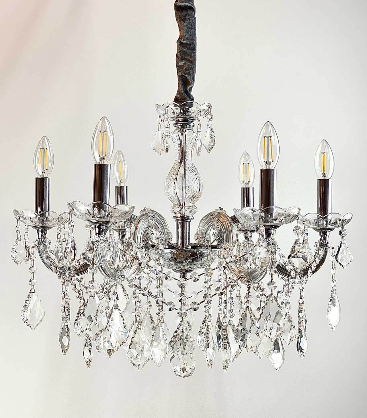 Kristall Kronleuchter Ø60cm mit 6 Leuchten, Maria Theresia Stil, Kristallglas Arme, dimmbar, elegantes Design für Innenbeleuchtung.