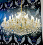 Luxus Kronleuchter Gold Maria Theresia Ø120cm with 36 crystal-covered arms, dimmable and customizable chain length, elegant design.