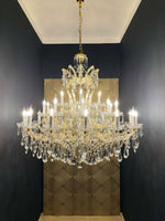 Luxus Kronleuchter Maria Theresia mit 31 Leuchten und funkelndem Bleikristall, Ø120cm, dimmbar.