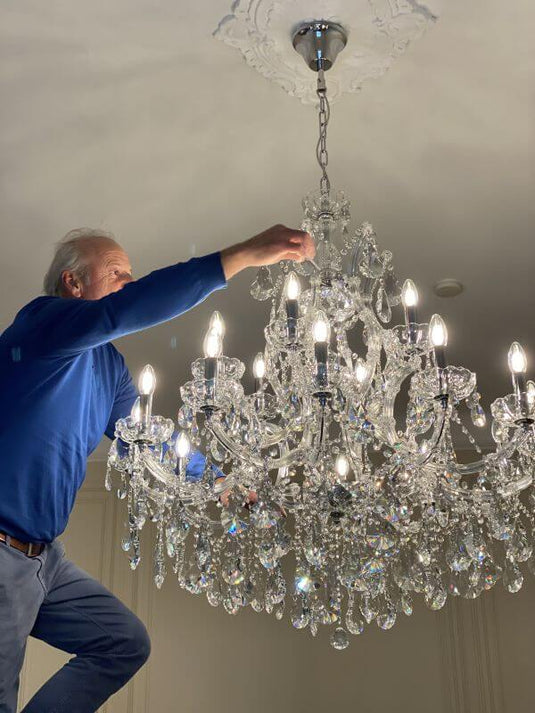 Exklusiver Kronleuchter in Silber - Wiener Lichtdesign und Handwerkskunst