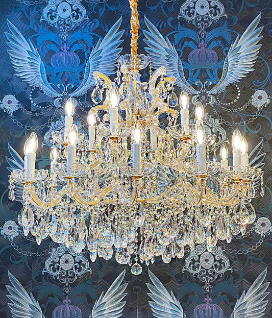 Exklusiver Kristall Kronleuchter Munich in Gold mit 18 Armen, Kristallglas, Ø95cm, dimmbar, aufwendiges Design mit vergoldetem Metall.
