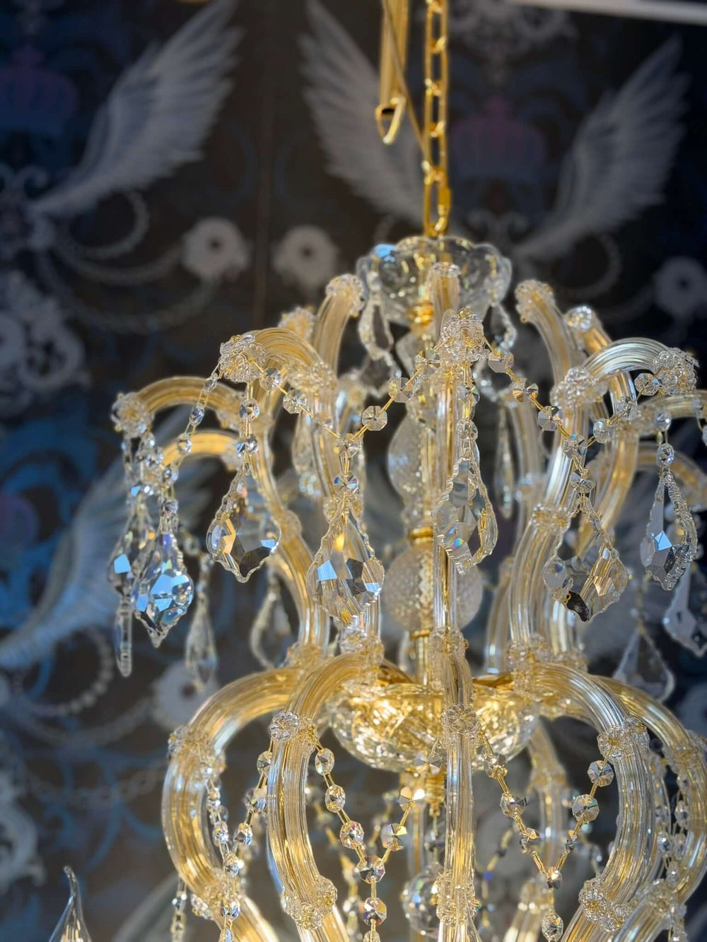 rießiger kronleuchter detail