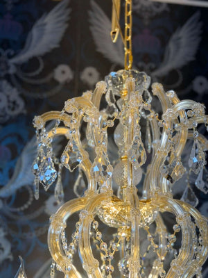 rießiger kronleuchter detail