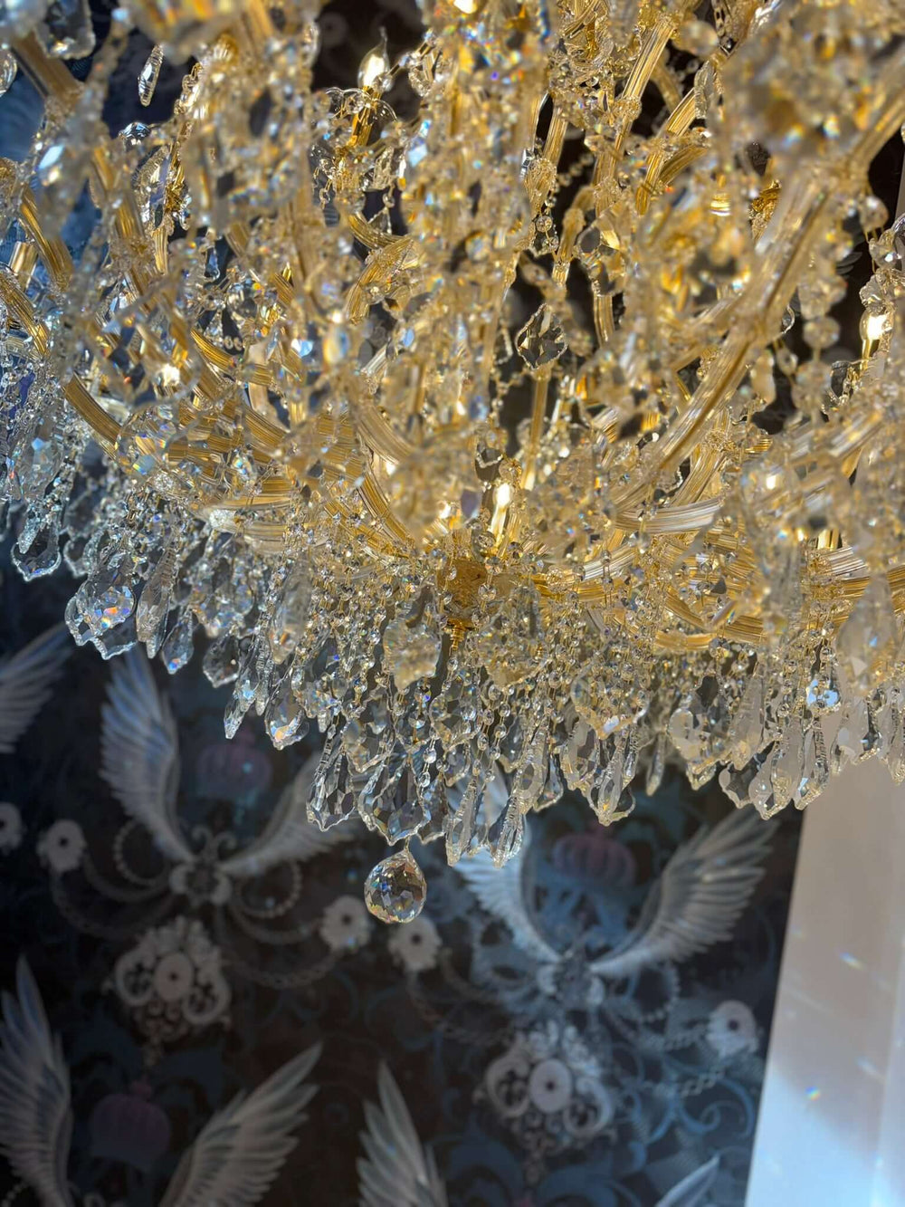 rießiger kronleuchter detail
