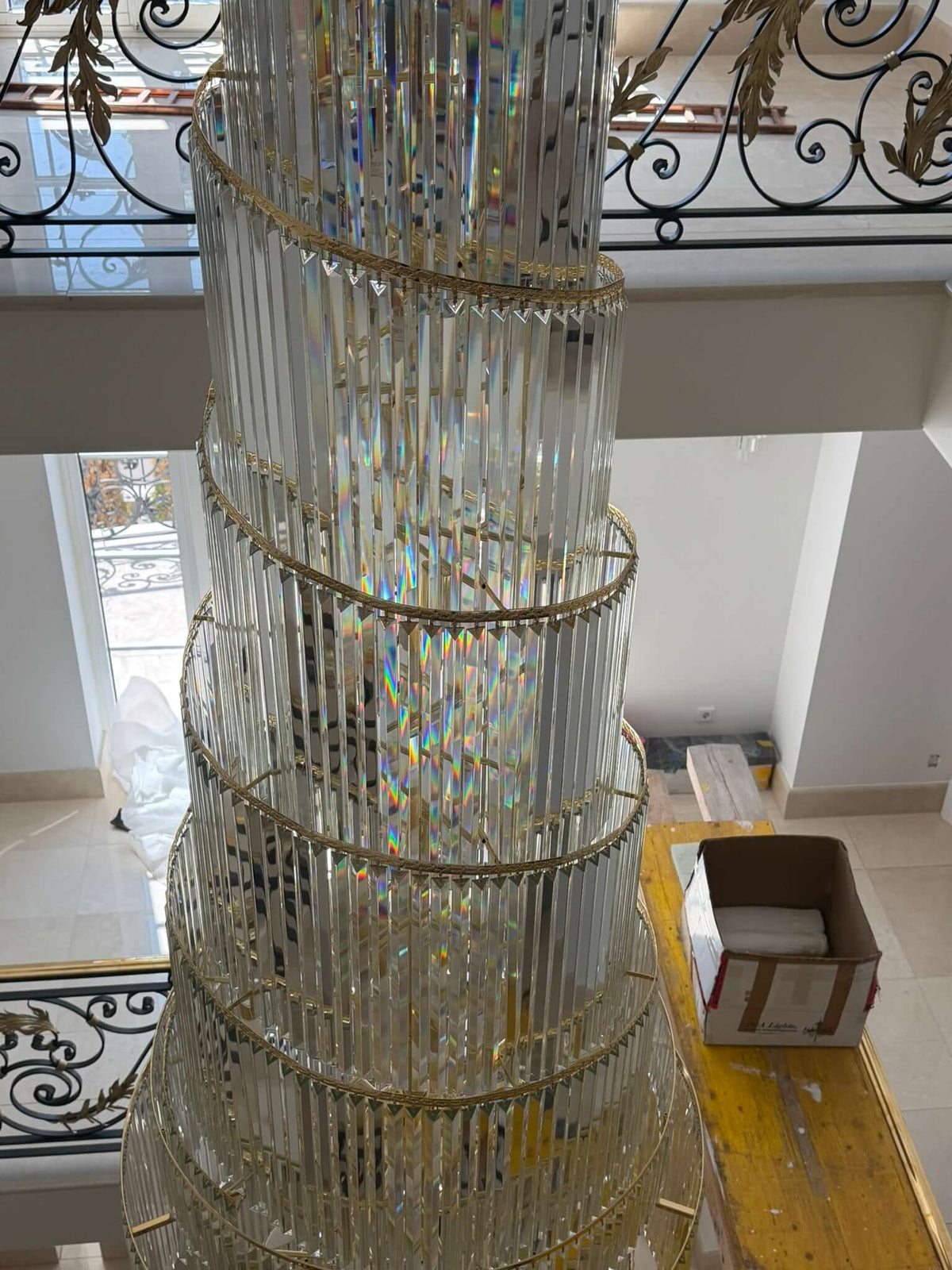 Kristall Hängeleuchte TWISTER Spiralelleuchte für Hotel - Treppenhaus - Galerie Durchmesser 100cm Höhe 560cm