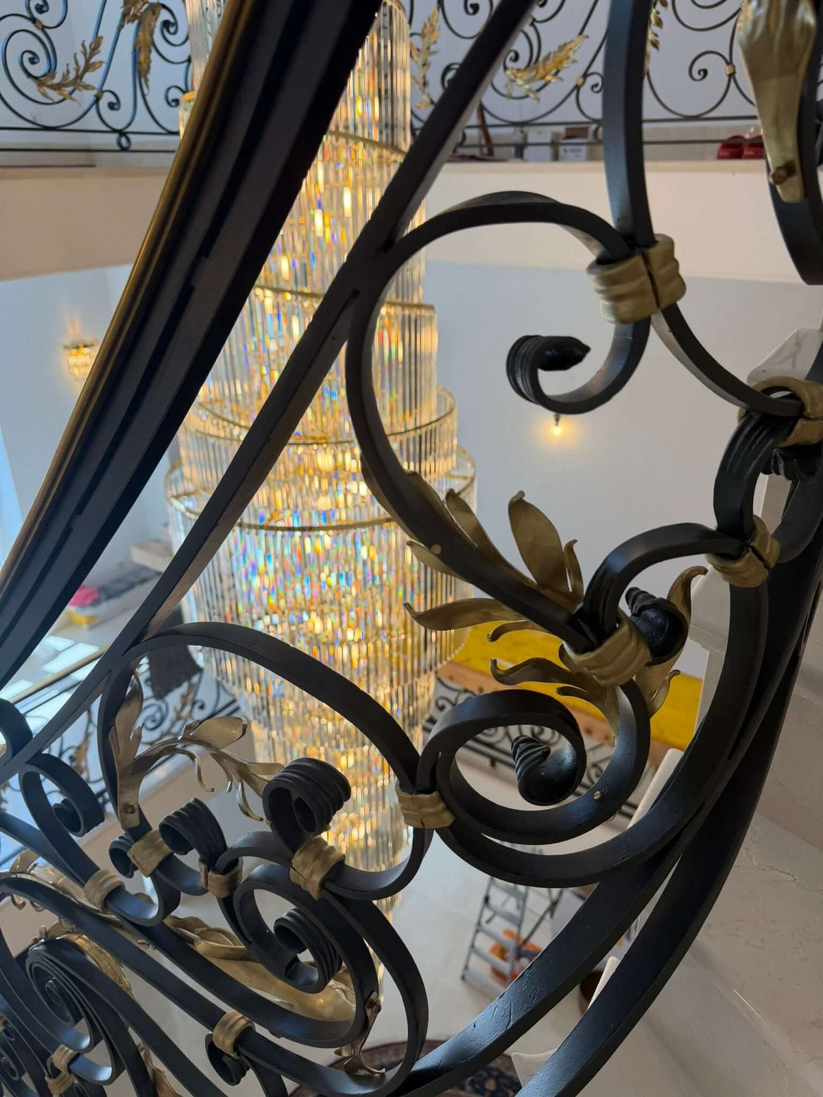 Kristall Hängeleuchte TWISTER Spiralelleuchte für Hotel - Treppenhaus - Galerie Durchmesser 100cm Höhe 560cm