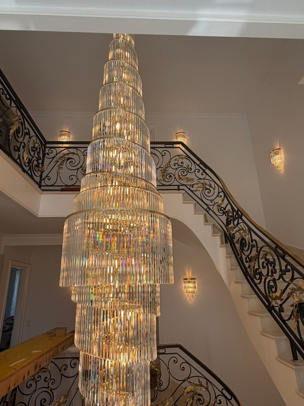 Kristall Hängeleuchte TWISTER Spiralelleuchte für Hotel - Treppenhaus - Galerie Durchmesser 100cm Höhe 560cm