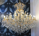 Luxus Kronleuchter Gold Maria Theresia Ø150cm, 42 Leuchten, geschliffenes Kristallglas, dimmbar, edles Design. Hochwertige Beleuchtung.