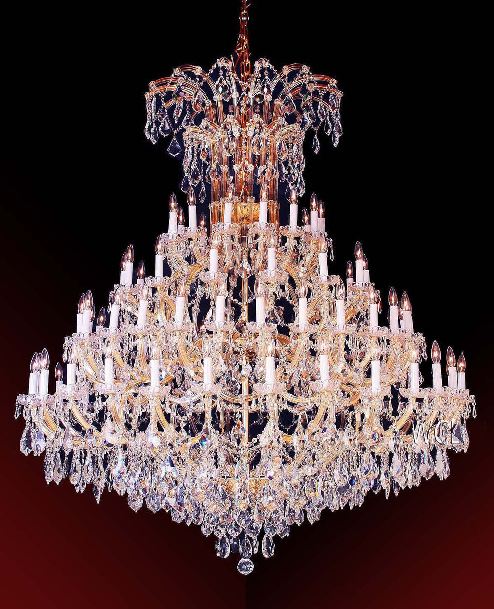 Kristall Kronleuchter Maria Theresia in Goldfarben, Ø150cm, mit 84 Leuchten, aus Metall und geschliffenem Kristallglas.