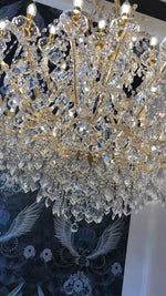 Luxus Gold Maria Theresia Kronleuchter with glass-covered arms, 42 lights, sparkling crystal, Ø150cm, lavish and elegant design.