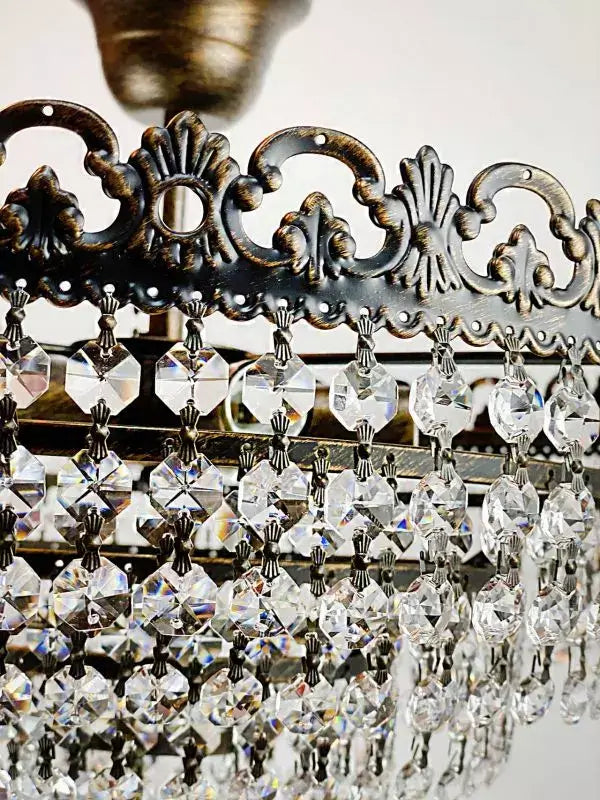 Close-up of the Kristall Deckenleuchte Viktoria chandelier with antique metal and sparkling cut crystals.