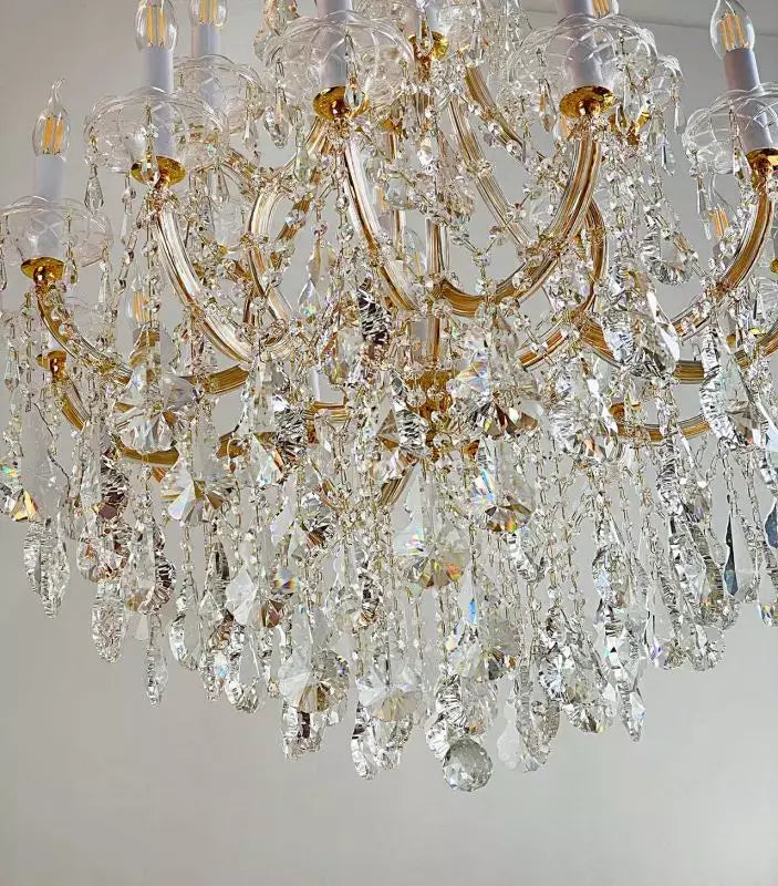 Exklusiver Kronleuchter Maria Theresia mit Kristallglas-Armen, goldene Fassung, 18-armig, Ø80cm, dimmbar, luxuriöse Beleuchtung