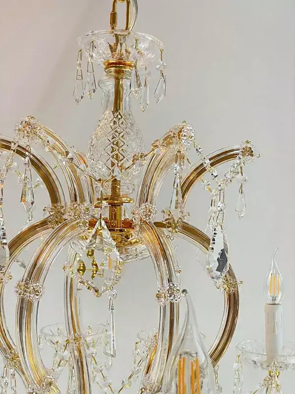 Kristall Kronleuchter Mozart Gold, 12-armig, Ø80cm, detailreiche Kristall- und Messingverzierungen, elegantes Design.