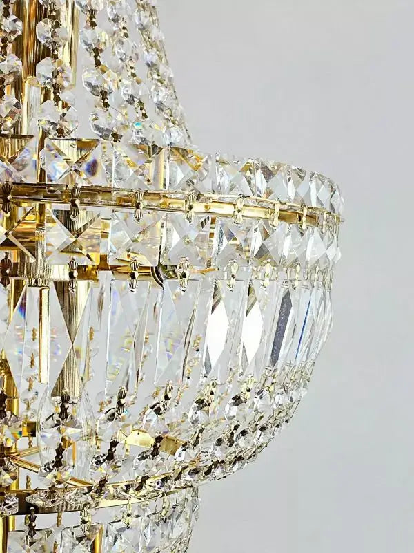 Close-up of Impero Korblüster Empire SETTAT chandelier adorned with 24kt gold and cut crystals, sparkling in luxury and elegance.