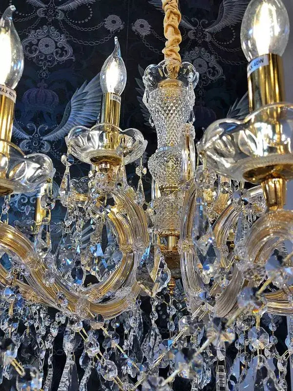 Gold Kristall Kronleuchter mit 12 Leuchten, gläserne Arme und geschliffenes Kristall, Modell Maria Theresia, Ø72cm, dimmbar.