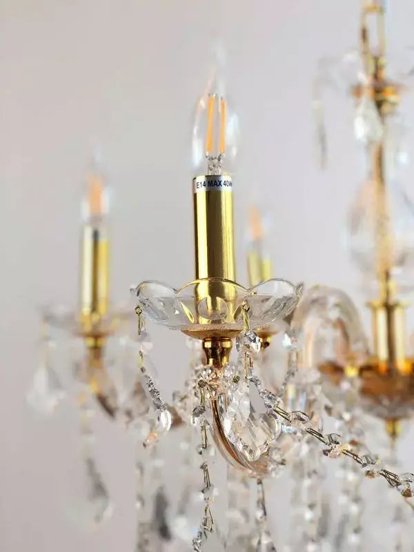 Kristall Kronleuchter mit goldenen Armen und Kristallglas, 6 Leuchten E14 Fassung, detailreich geschliffene Kristalle, Ø60cm.