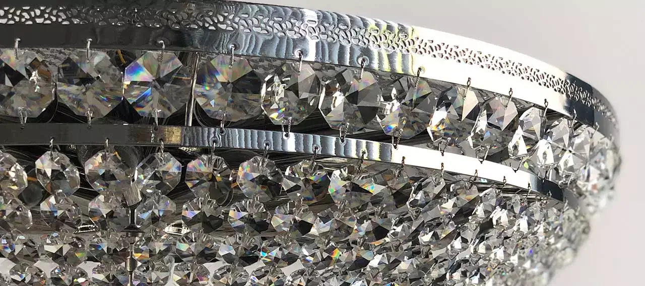 Close-up of Kristall Deckenleuchte PALACE, Ø65cm crystal chandelier with silver detailing, showcasing sparkling gemstones and intricate design.