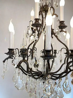 Antiker Lüster Kristall Kronleuchter aus Eisen mit 12 Leuchten, funkelnde Kristalle, dimmbar, exquisites antikes Design, Ø66cm.