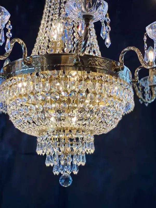 Empire Kristall Korblüster, 21 light chandelier, 87cm diameter, sparkling crystal and brass, dimmable, elegant lighting fixture.