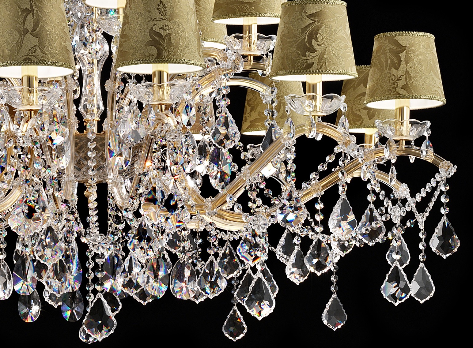 Masiero Maria Theresa Kronleuchter Ø135cm 18Leuchten mit funkelnden Kristallen mit Schirmchen 